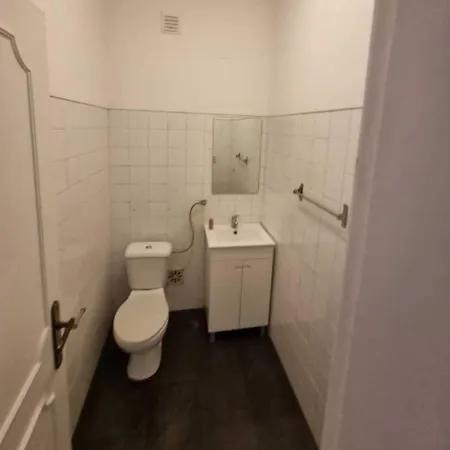 Hostel Large In Laranjeiro Almada